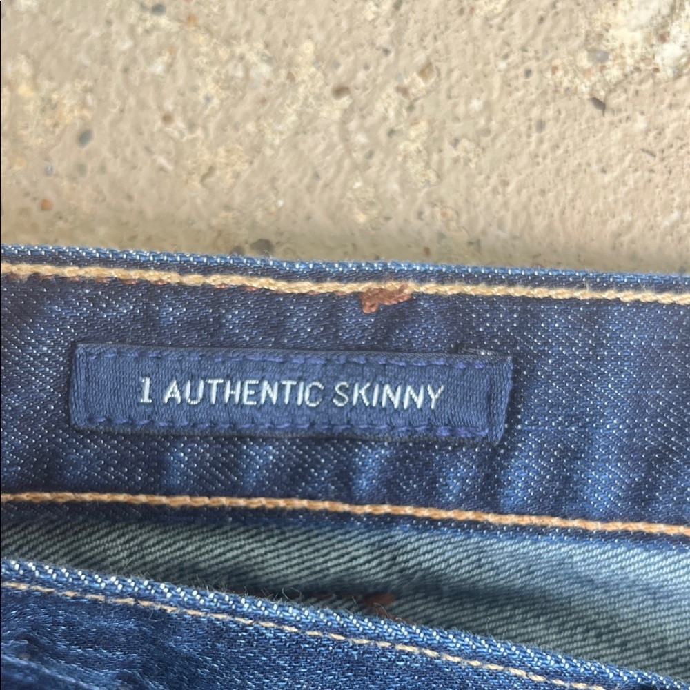 Like new Lucky Brand Dark Blue Skinny Jeans - Picture 3 of 16